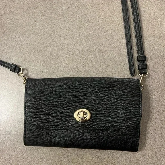 Coach Twist Lock - Picture 2 of 15